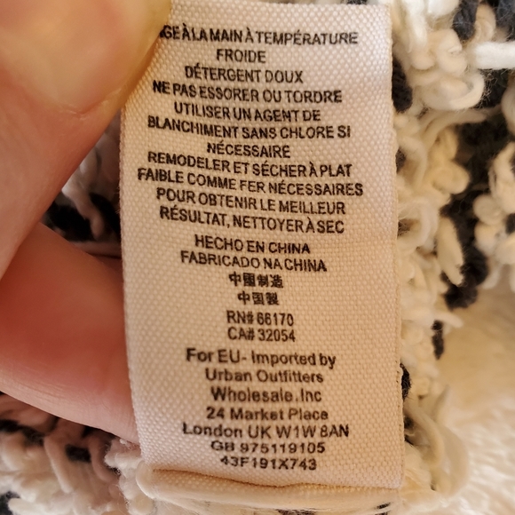 Free People "Downy Stripe" Cropped Crochet Striped Sweater Size M - Picture 15 of 16